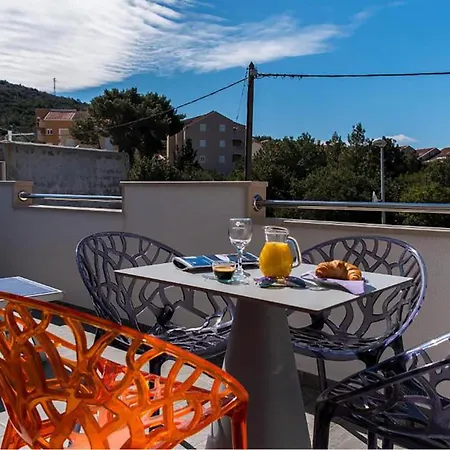 Appartement Amazing In With Swimming Pool