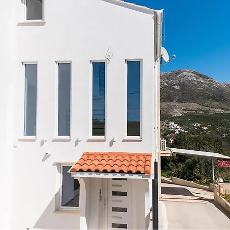 Appartement Amazing In With Swimming Pool Cavtat