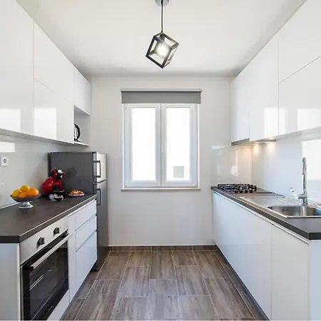Appartement Amazing In With Swimming Pool